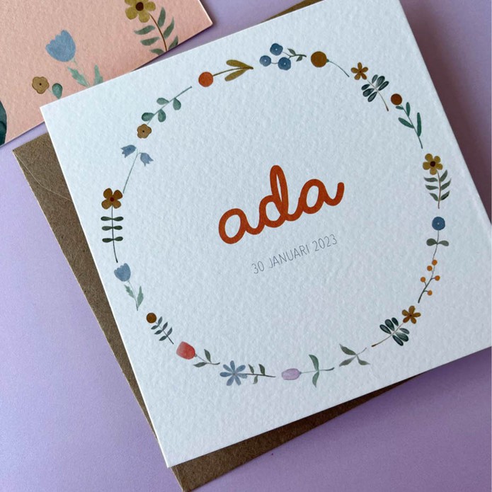 Geboortekaartje meisje romantisch met bloemenkrans