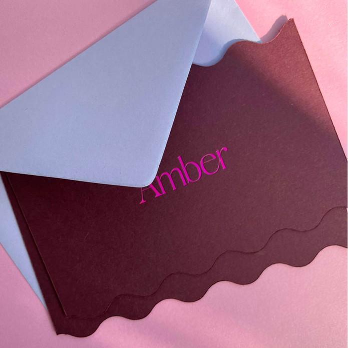 Geboortekaartje in bijzondere vorm met roze foliedruk