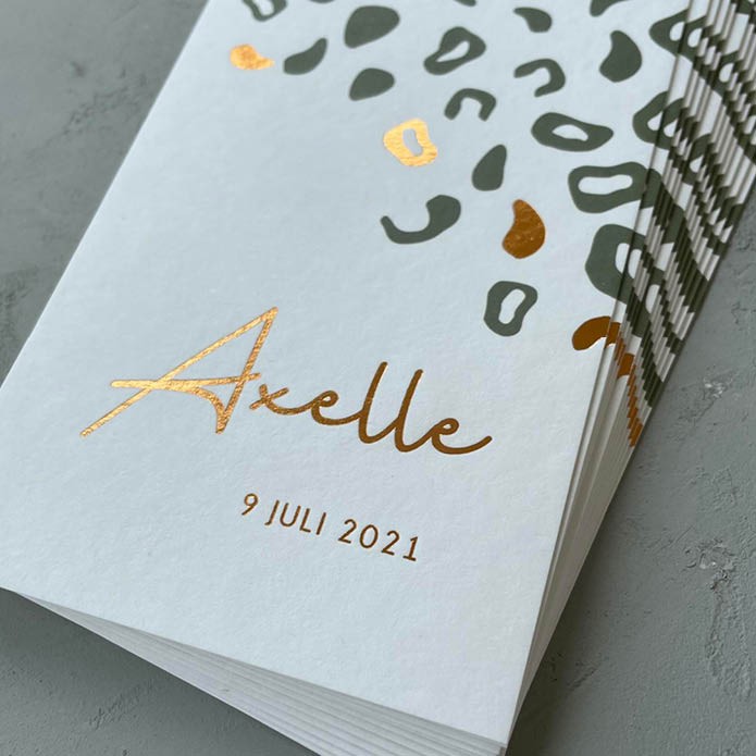 Geboortekaartje voor een meisje met panterprint en foliedruk