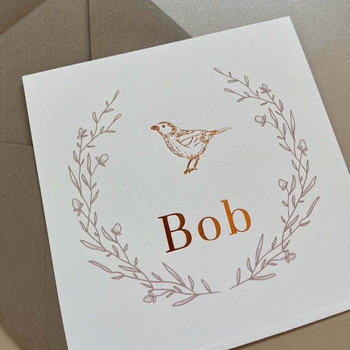 Geboortekaartje unisex met bloemenkrans en vogel