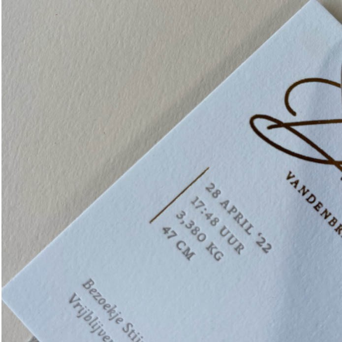 Drukwerk Dré, linnen beige, dubbelzijdig goudfolie, eenzijdig letterpress 1 drukgang