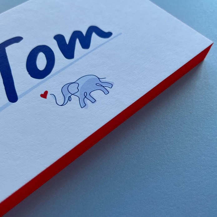 Drukwerk Tom, 480 grams multiloft, dubbelzijdig print + extra afwerking kleur op snede