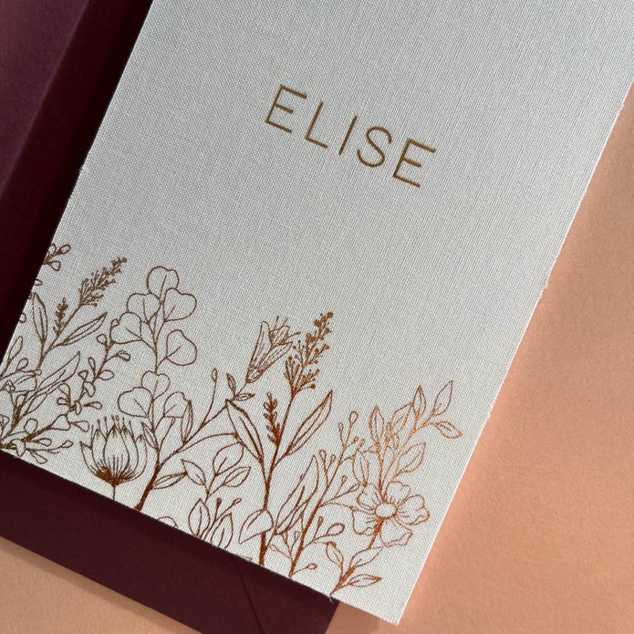 Linnen geboortekaartje wit voor meisje met bloemen in goudfolie