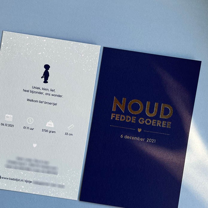 Geboortekaartje donkerblauw met silhouet jongen