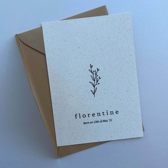 Klassiek geboortekaartje op graspapier look