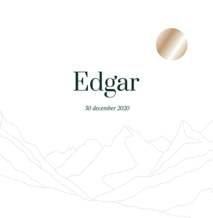 Geboortekaartje met goudfolie zon en bergen in reliëfdruk