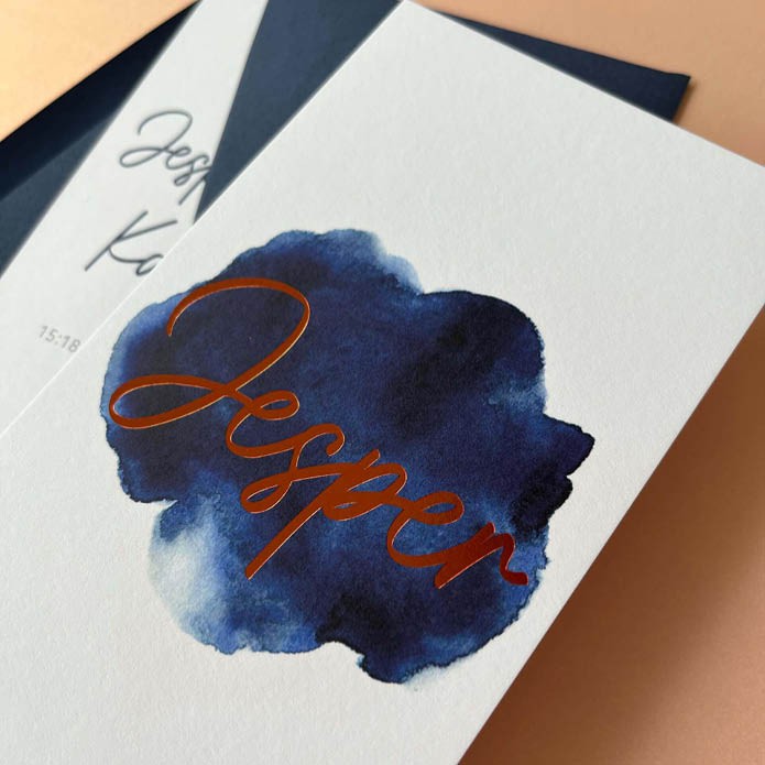Geboortekaartje met marineblauw watercolor en koperfolie