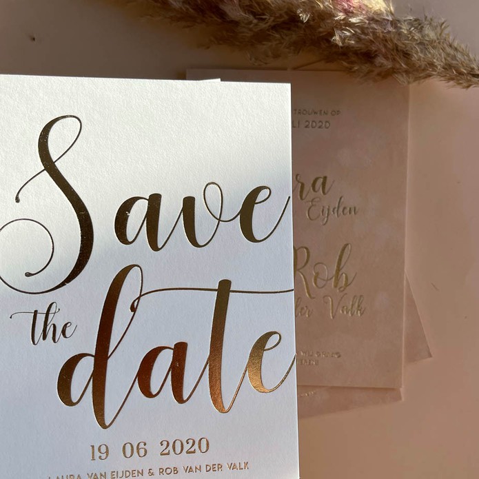 Luxe save the date kaart met goudfolie
