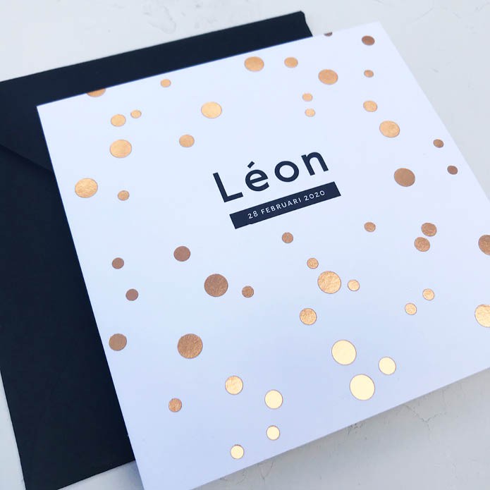 Uniek geboortekaartje met brons glansfolie stippen op de voorkant