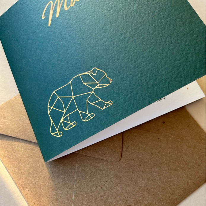 Gevouwen geboortekaartje jongen met geometrische beer