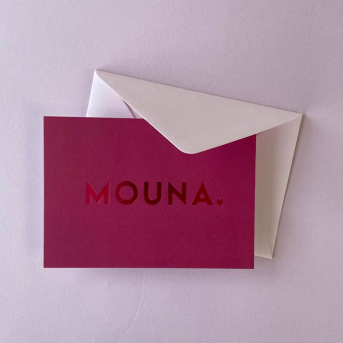 Geboortekaartje in framboos kleur met fuchsia foliedruk