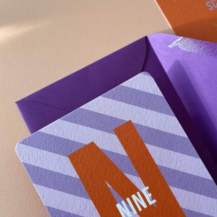 Geboortekaartje circus strepen lila oranje meisje