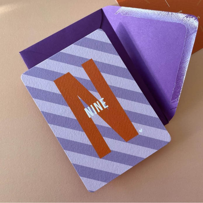 Geboortekaartje circus strepen lila oranje meisje