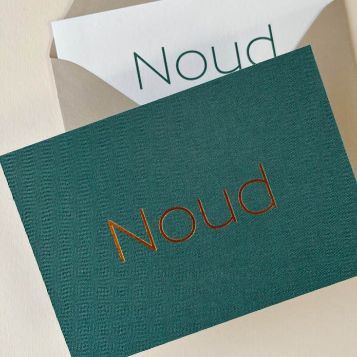 Écht linnen geboortekaartje groen met foliedruk