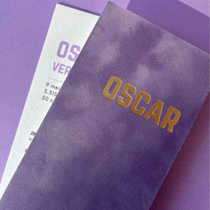 Lila kleurig velvet geboortekaartje voor jongen