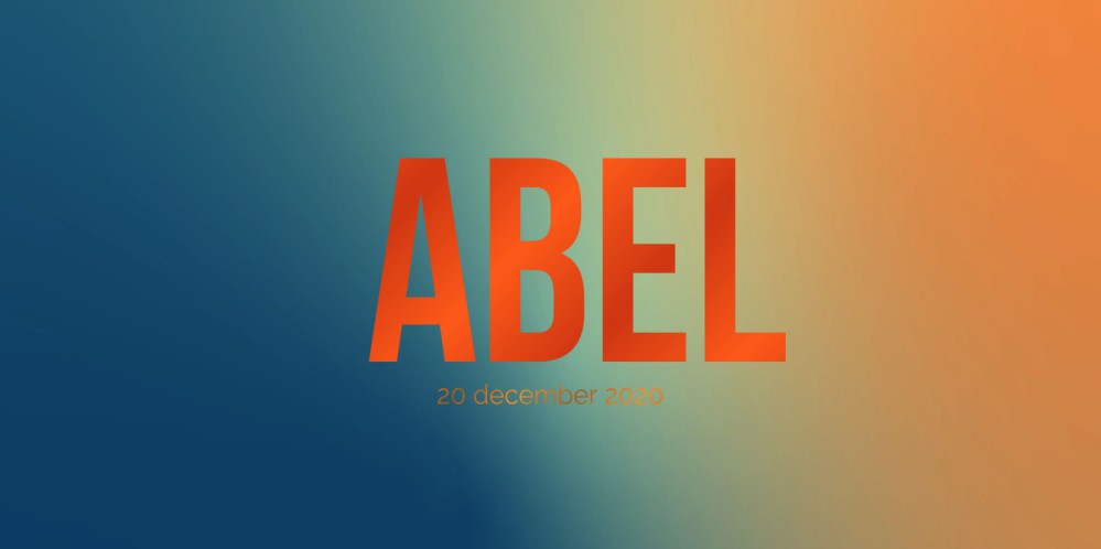 Prachtig kleurrijk geboortekaartje, in blauw, azuur en perzik afgewerkt met brons folie