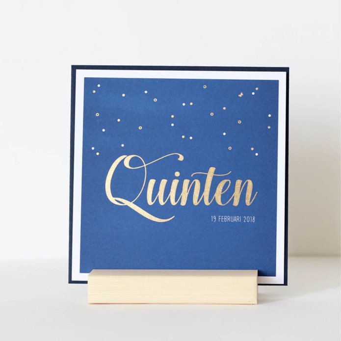 Vierkant geboortekaartje met donkerblauw kader