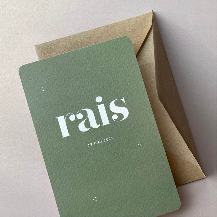 Speels geboortekaartje mosgroen met stipjes en ronde hoeken