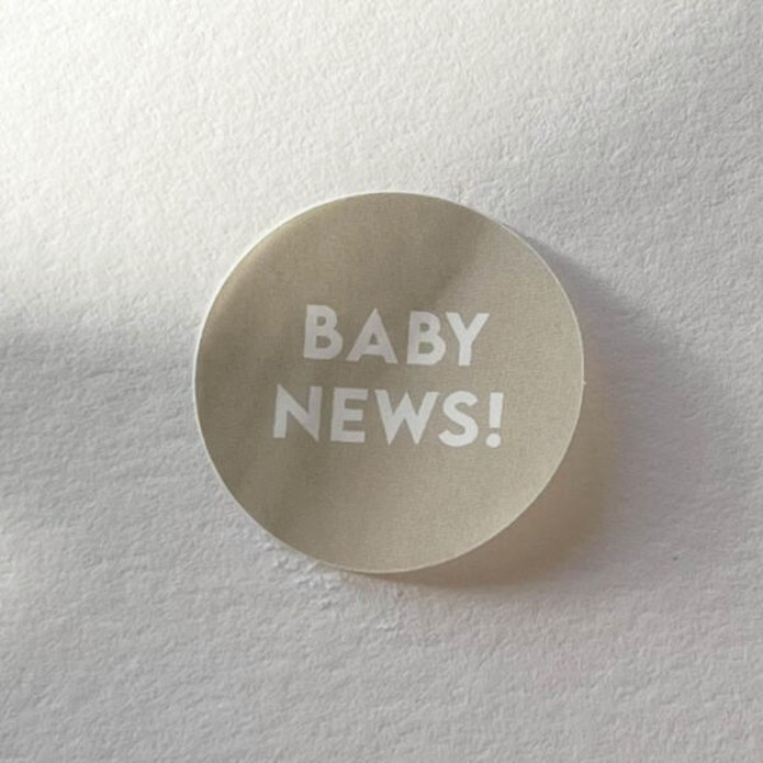 Sluitsticker beige, wit babynews