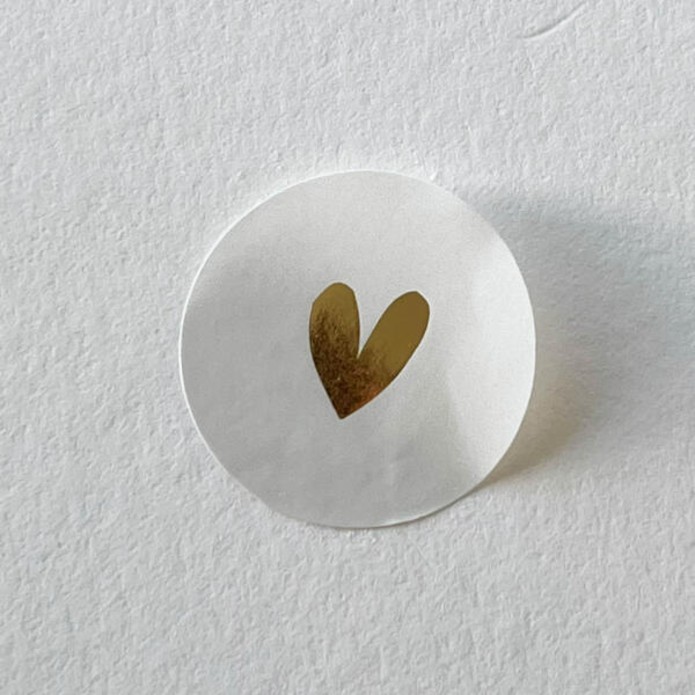 Sluitsticker wit, goud hartje