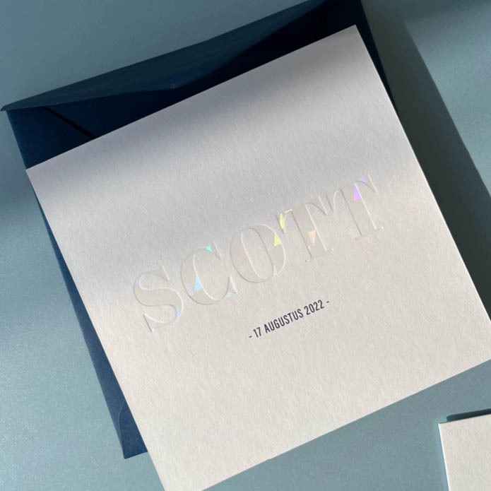 Vierkant geboortekaartje wit met bijzondere folie