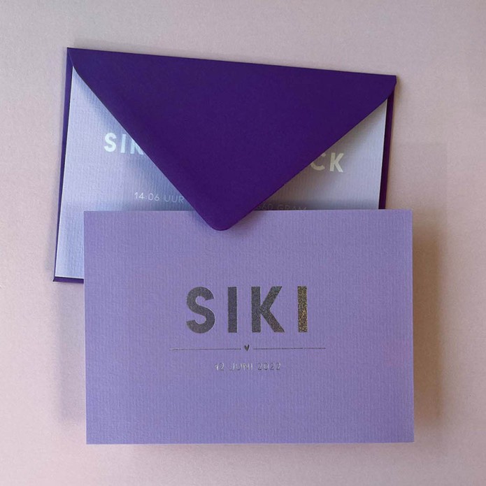 Strak lila paars geboortekaartje meisje met hartje en streepje