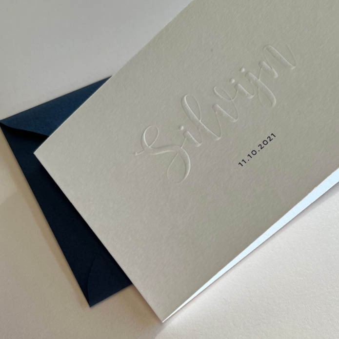 Origineel geboortekaartje met letters verhoogd