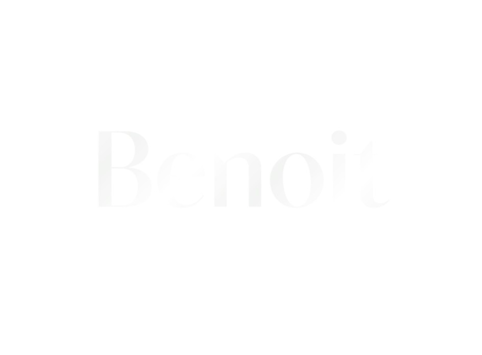 Sober geboortekaartje, wit met de naam in creme wit parelmoer foliedruk