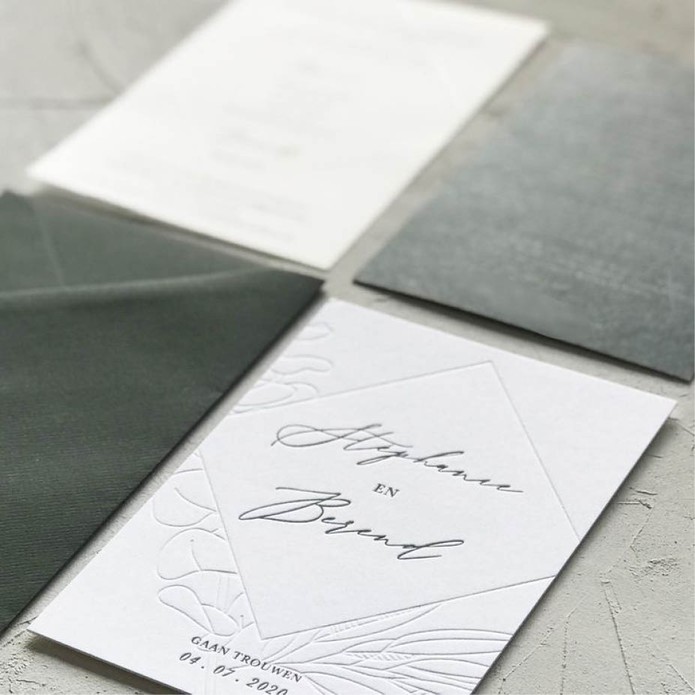Botanische trouwkaart in letterpress en reliëfdruk