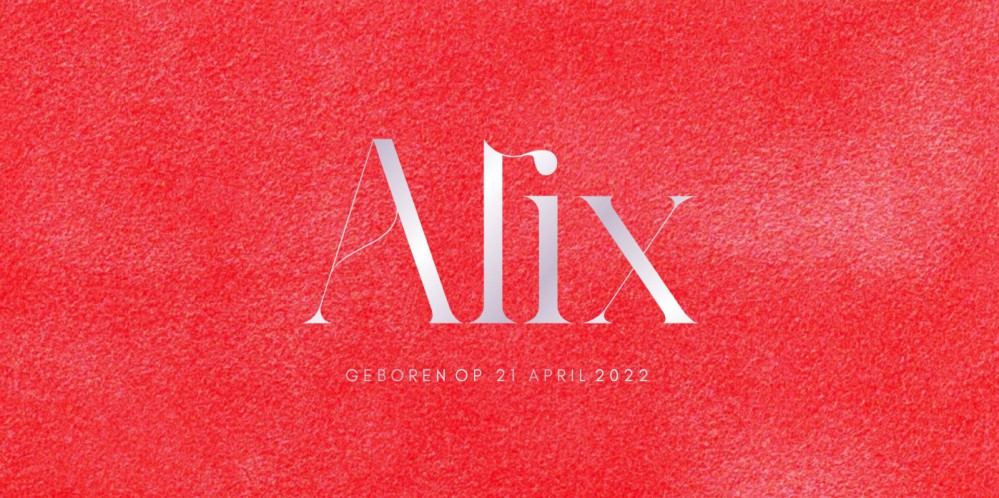 Modern geboortekaartje met goudfolie op velvet