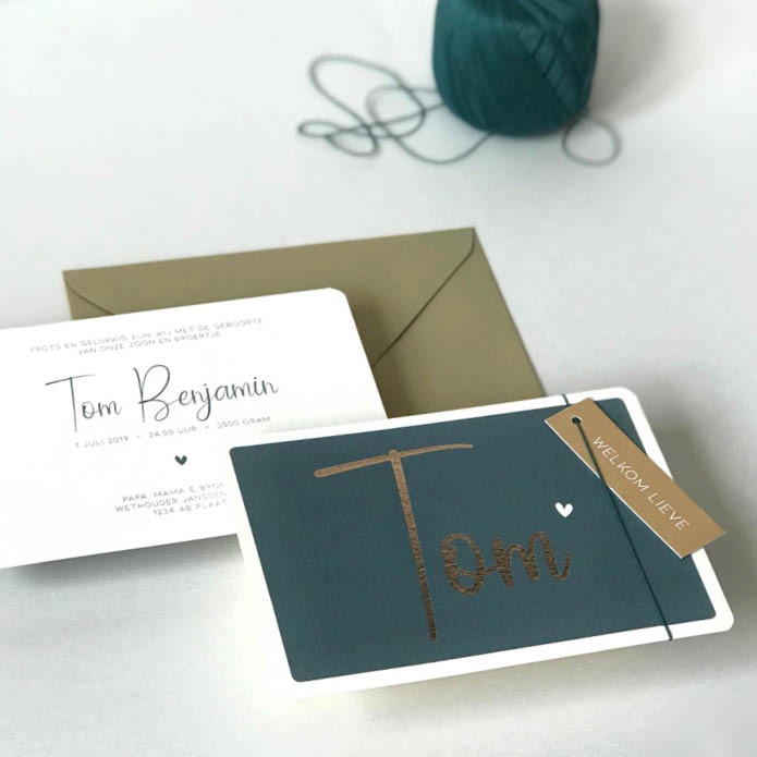 Minimalistisch geboortekaartje met kader met afgeronde hoeken