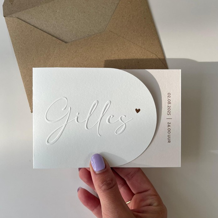 Uniek gevouwen geboortekaartje met reliëf en boogvorm